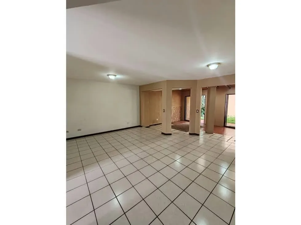 ¡Se Vende! Casa en Condominio – Ulloa, Heredia | 4 Habitaciones | 2.5 Baños