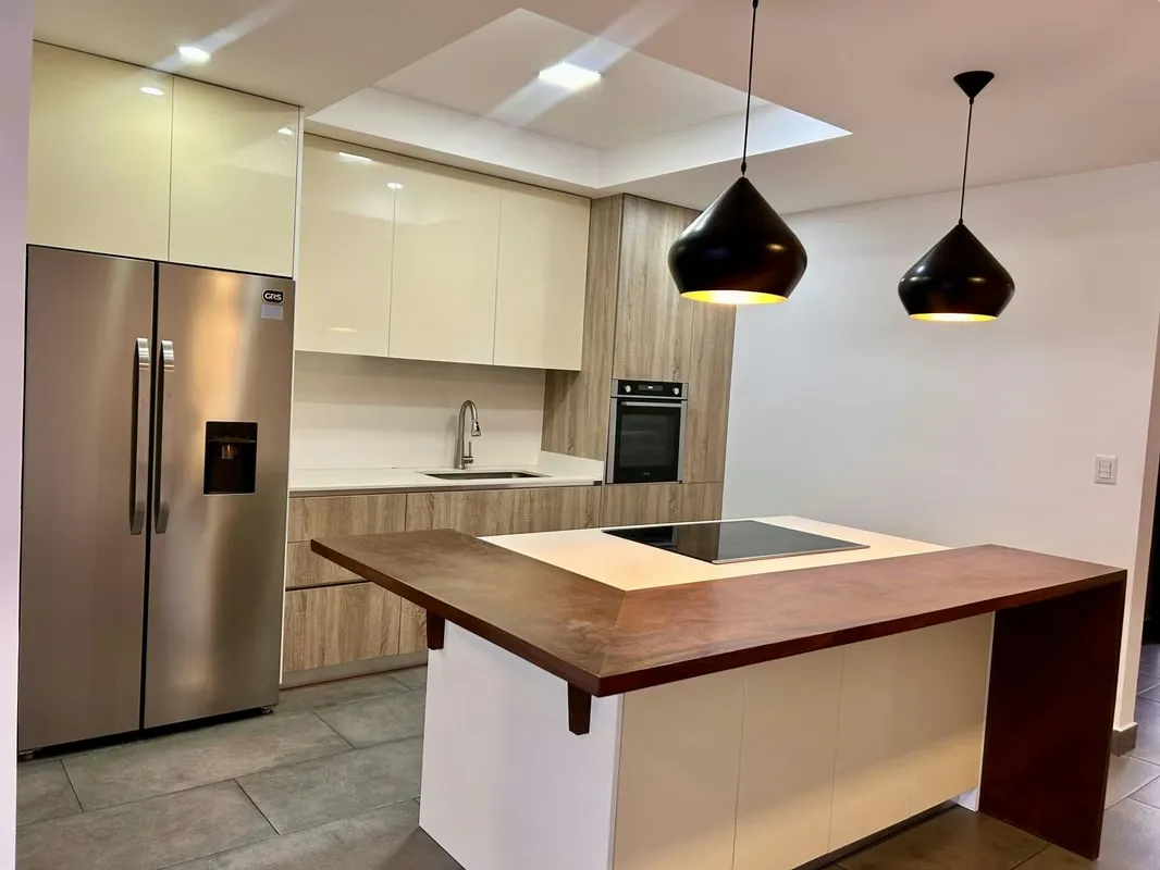 Venta de casa Escazú condominio moderno