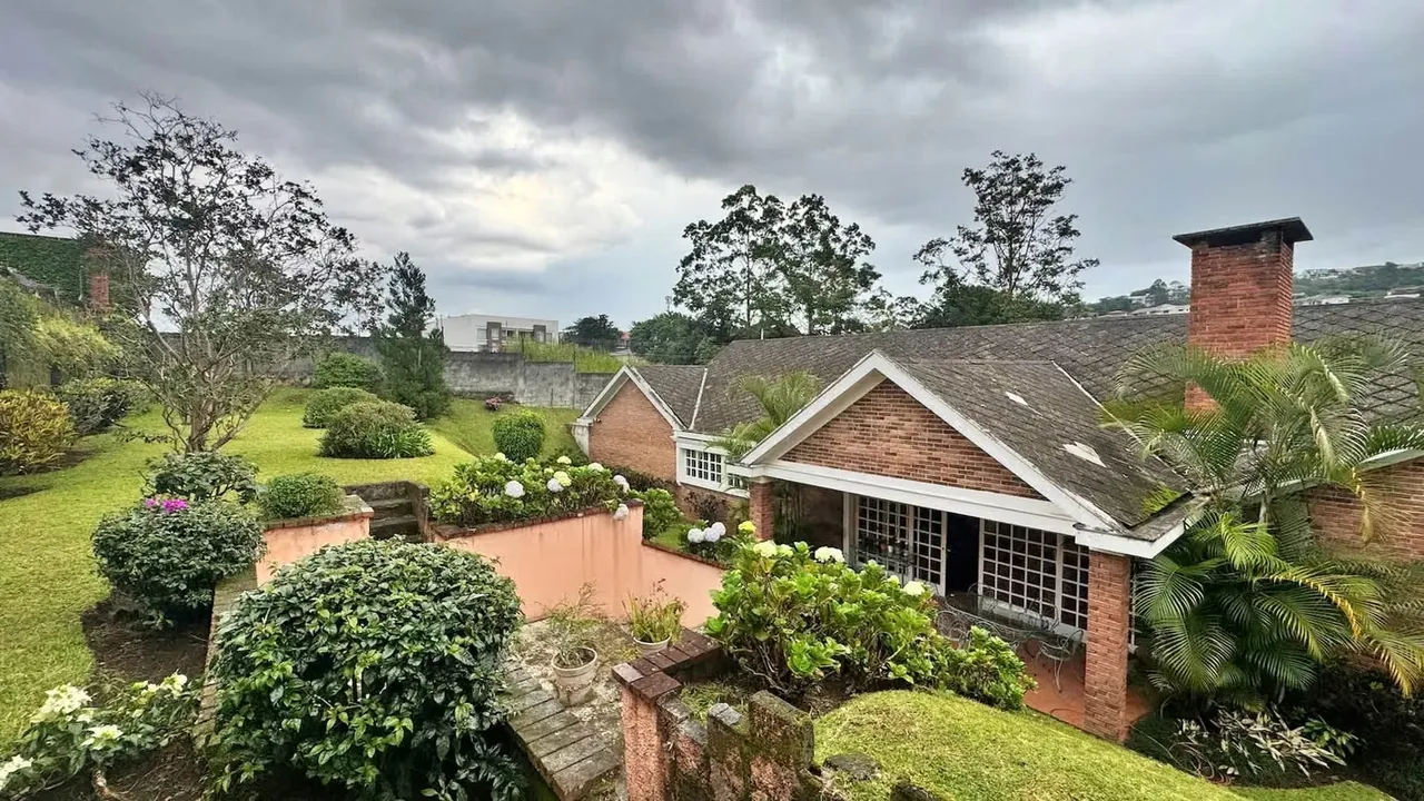 Venta casa de 1 planta con amplio jardín, Tres Ríos, Cartago (AD)