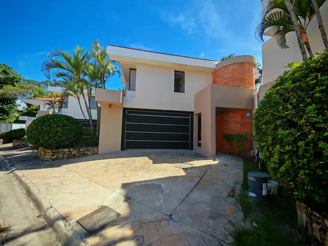 CASA EN VENTA EN CONDOMINIO EN ESCAZÚ CERCA DEL CENTRO