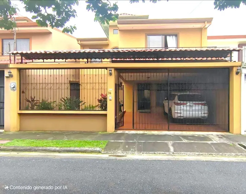 Casa en venta en Residencial Montserrat, La Union | Amplios espacios