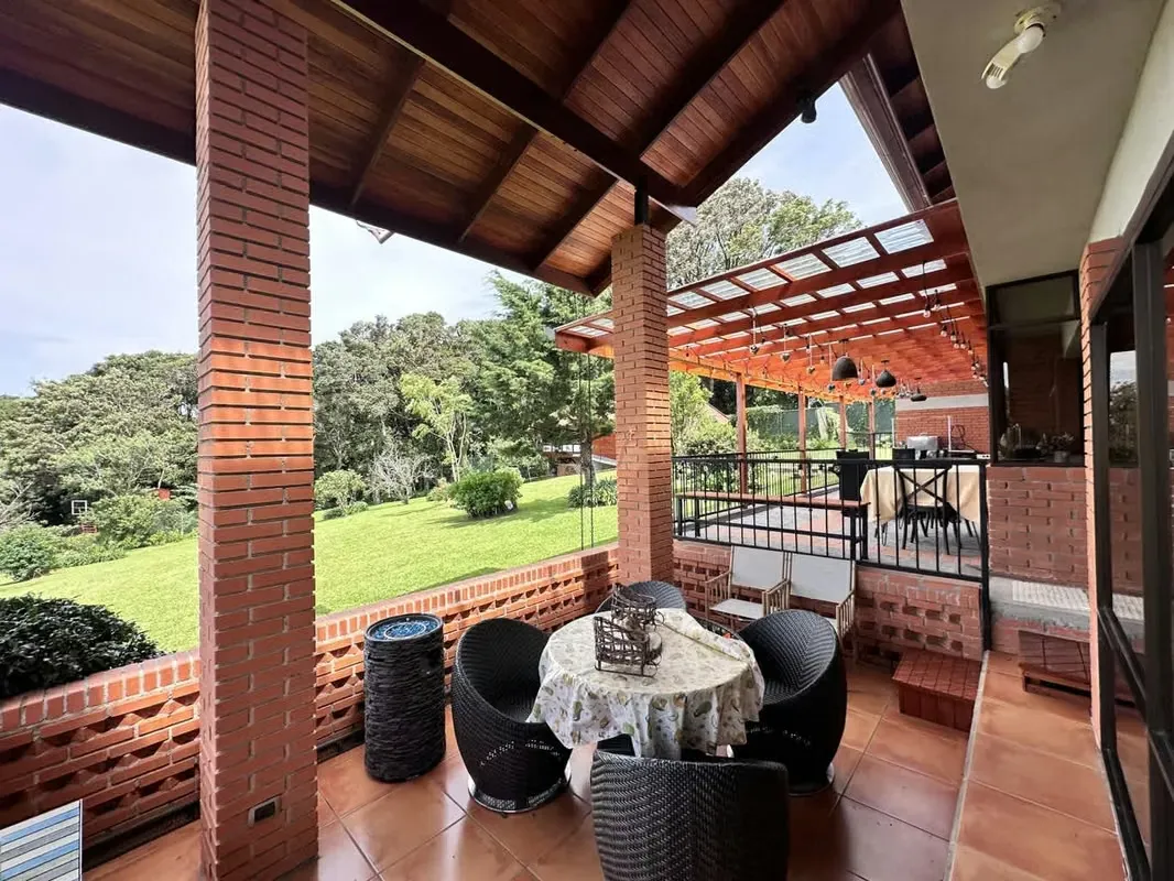 Venta de Casa en El Tirol San Rafael Heredia Angeles en lote de 3438 m2
