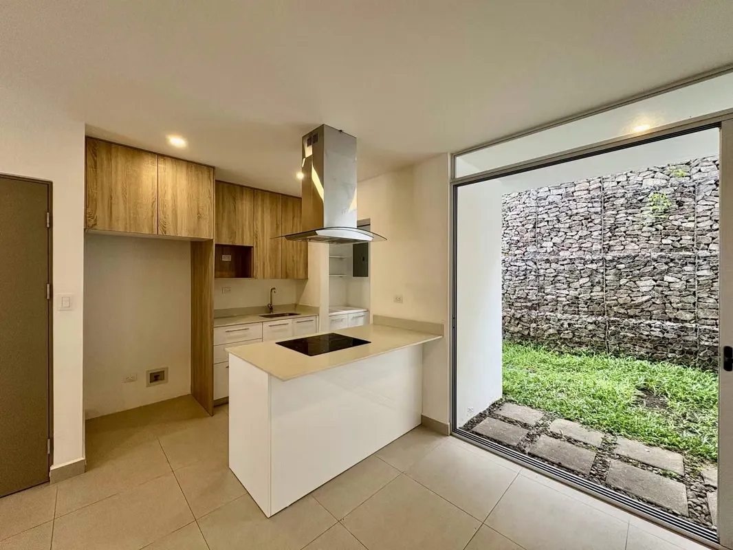 Casa en Venta en Río Oro, Santa Ana, para INVERSIÓN.