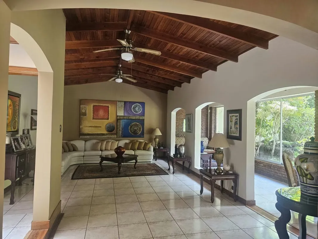 HOUSE FOR SALE IN CURRIDABAT PINARES 4 ROOMS INDEPENDENT