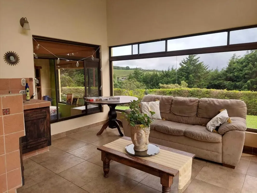 Venta de casa en San Isidro Heredia en lote de 4058 m2