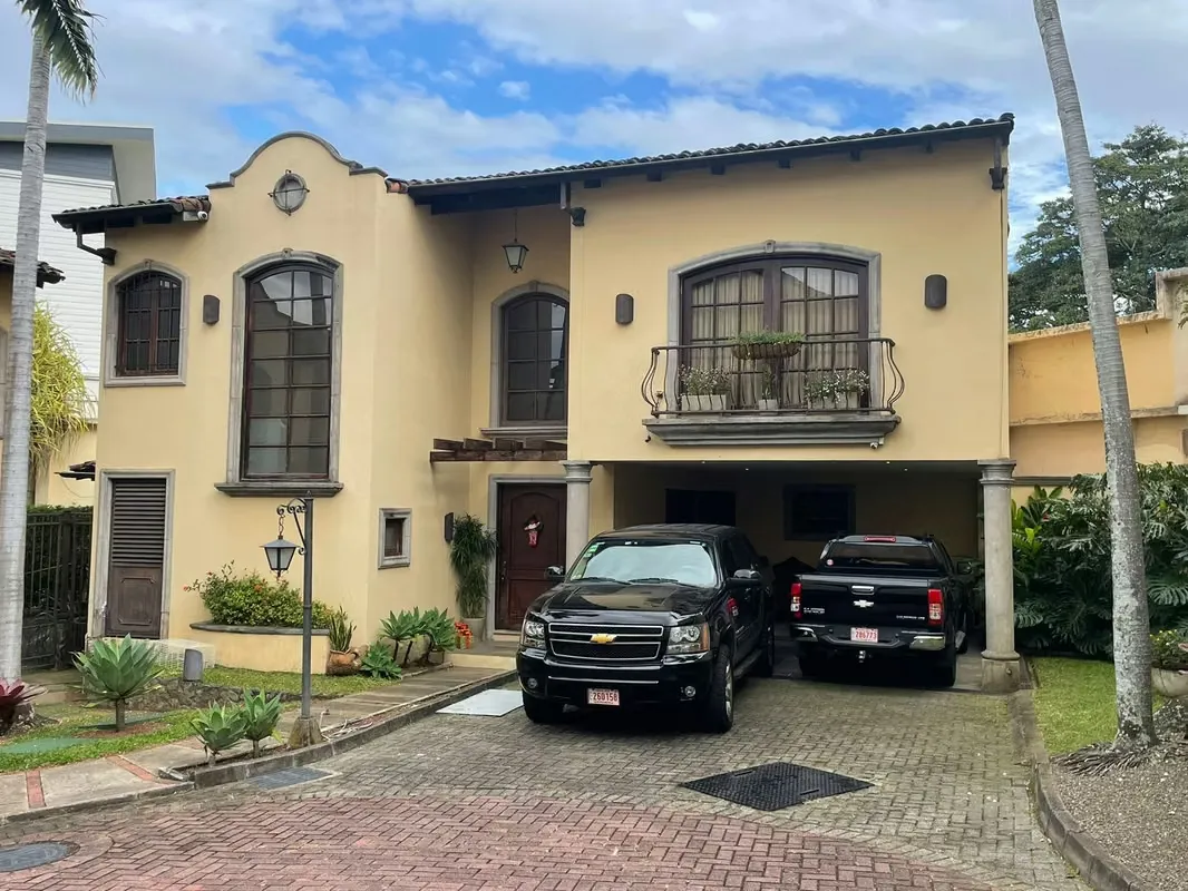 Venta de Casa en San Rafael de Escazú.