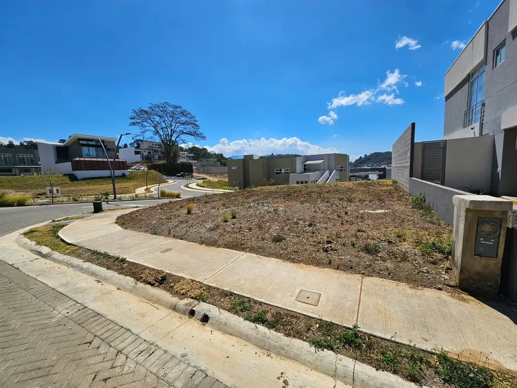 Lote en exclusivo Condominio en Curridabat Lomas de Ayarco