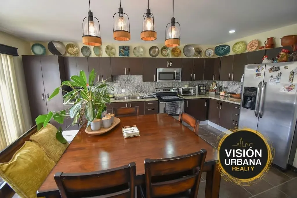 House in the Francosta Condominium in Heredia. It features a 312m² lot and 378m² of construction on three levels, distributed as follows: