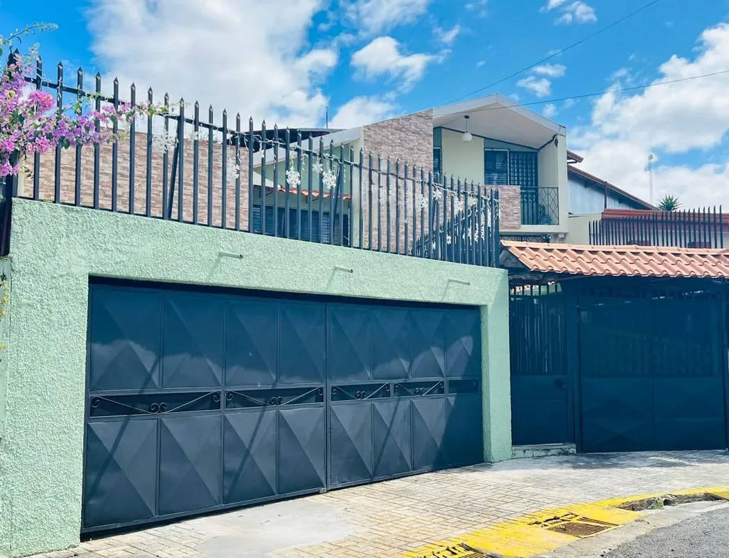 Venta de casa uso mixto con apartamento en Mercedes Heredia