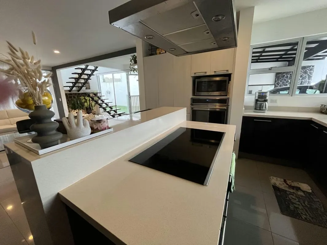 Venta de Casa en San Rafael de Montes de Oca | 2 Plantas, Jardín y Jacuzzi