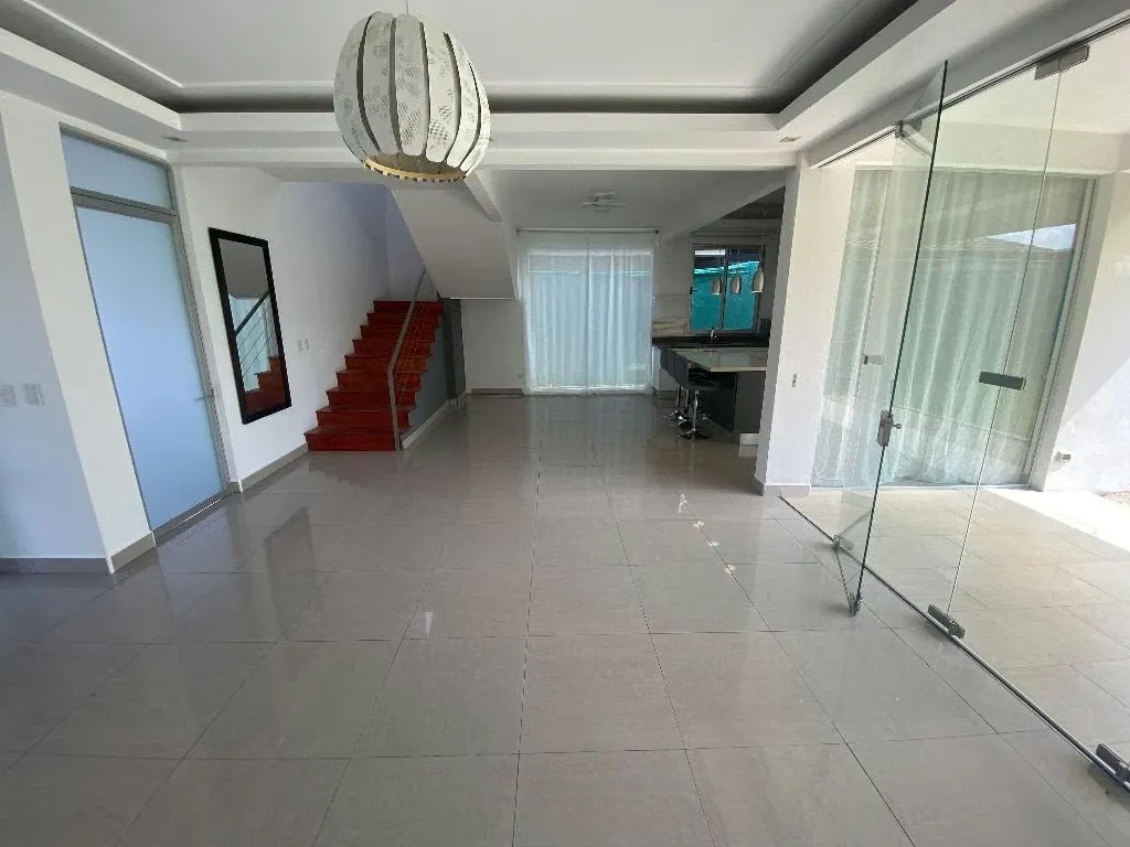 Venta de hermosa y moderna casa en Condominio ubicado en Alajuela, La Guácima.