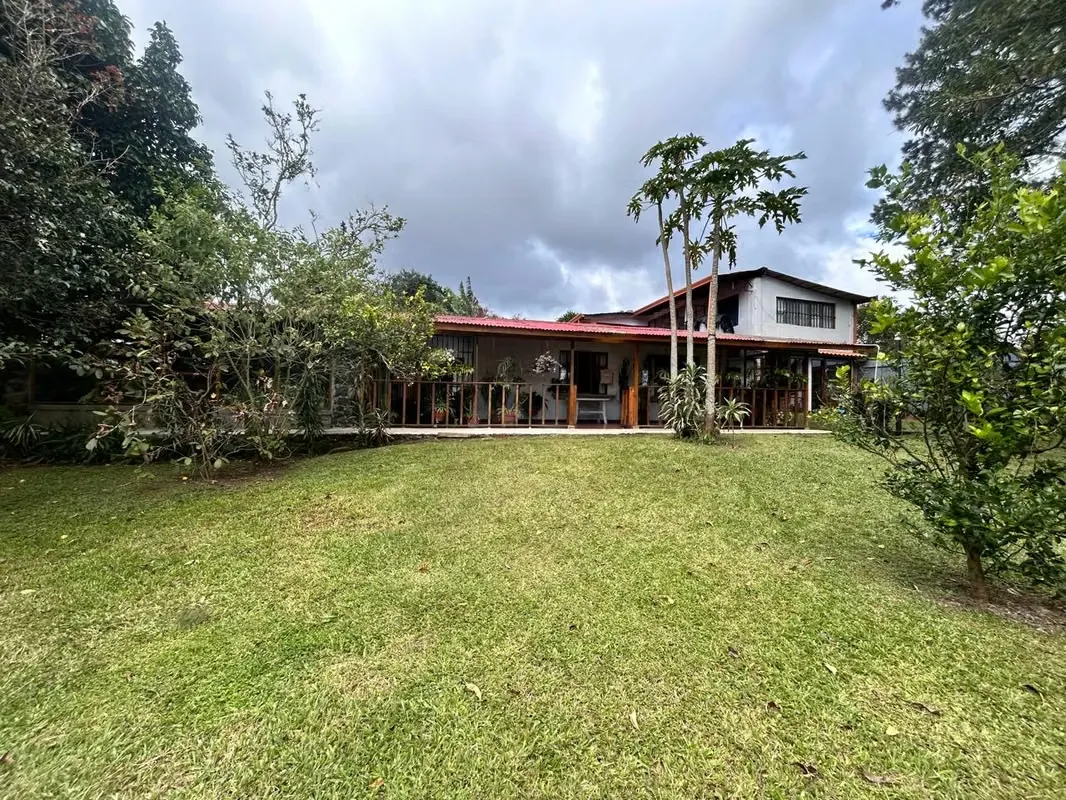 Venta de Casa con apartamento San Rafael, Heredia