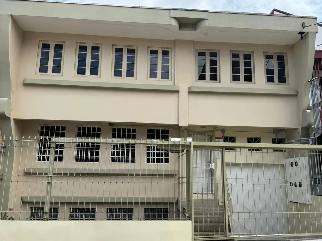Casa Amplia de 4 Habitaciones en Alquiler – Barrio Don Bosco | $1,600