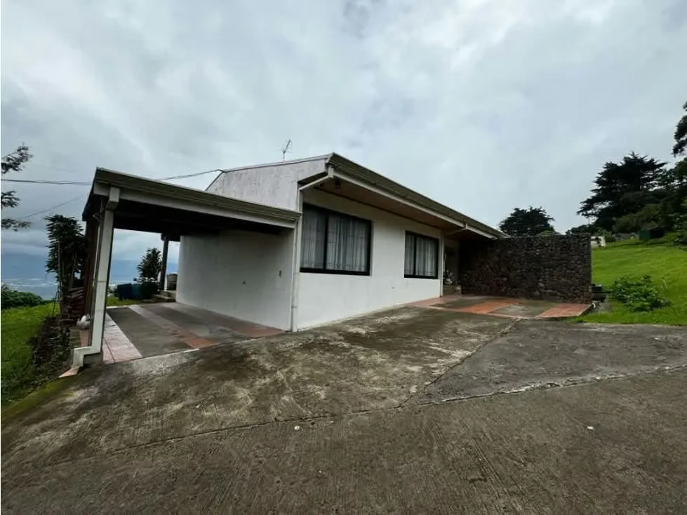 Se vende hermosa casa en Cartago, ubicada en una zona privilegiada de la ciudad con una vista panorámica impresionante y amplias áreas ...