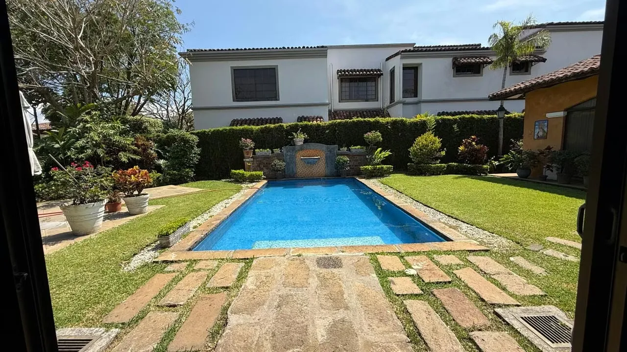 Venta Casa en Heredia Belén La Cañada | Piscina, Jardín y Casa de Huéspedes