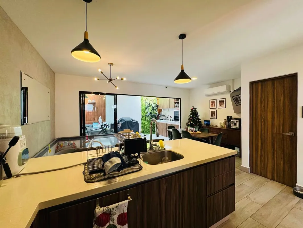 CORNER HOUSE FOR SALE IN CONDOMINIUM, GUACHIPELIN ESCAZU