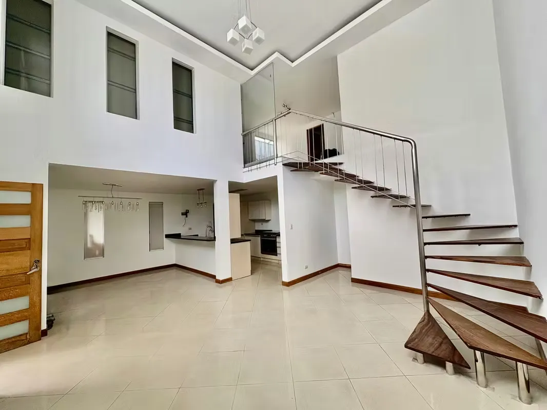 ALTOS DEL HORIZONTE! CASA ESQUINERA INDEPENDIENTE DE 3 HAB + 2.5 BAÑOS Y JARDIN