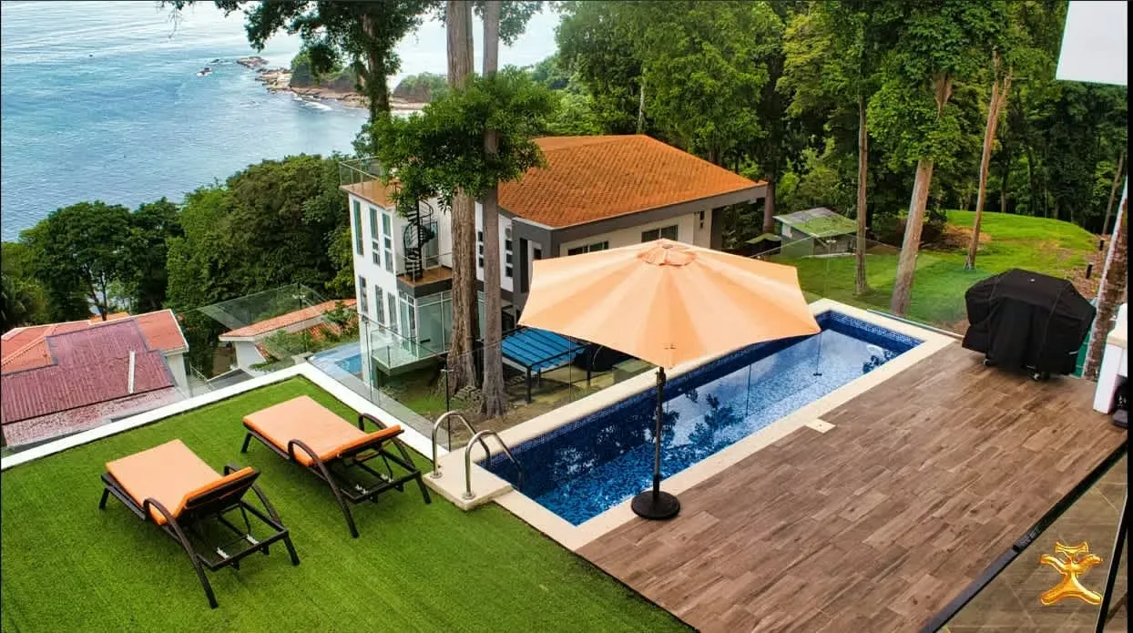Venta de Casa de Playa Puntarenas Punta Leona | Frente al Mar | Lista para Habitar REBAJADA