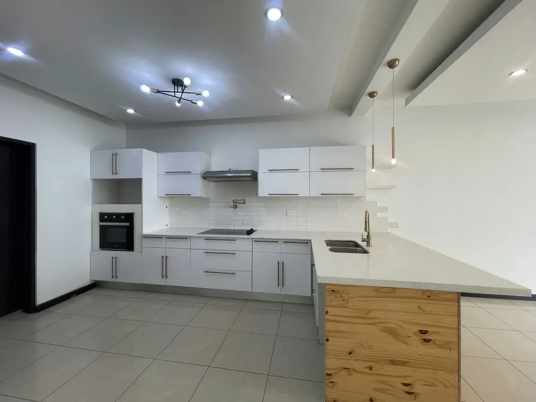 Venta de Casa en Condominio, Trejos Montealegre, Cerca de Avenida Escazú