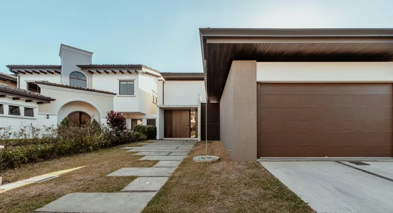 id 40660 Alquiler de casa en Condominio Via Ciprés