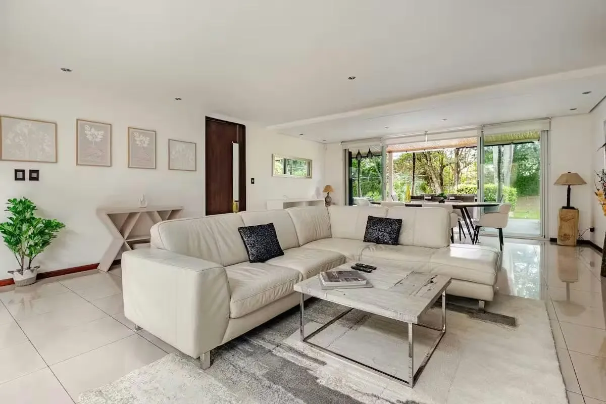 RENT OF MODERN FURNISHED HOUSE IN SANTA ANA