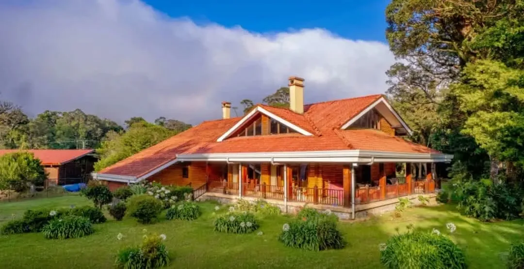 Lujosa y espaciosa casa rústica en El Tirol, San Rafael, Heredia