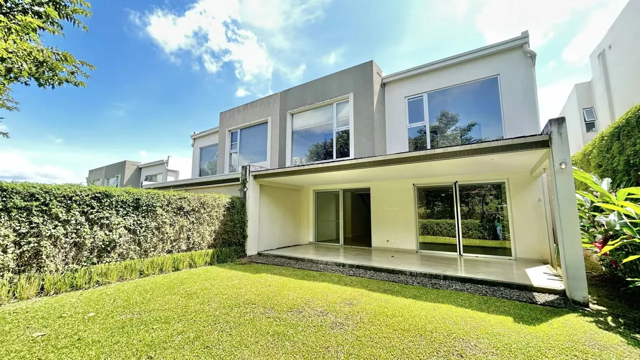 ¡Casa en Venta en Condominio de Lujo en Guachipelín Norte de Escazú!