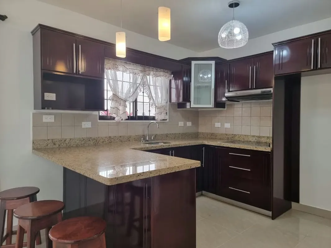 Se Vende Condominio en Santa Ana Centro  con 2 habitaciones, oficina y 2 parques bajo techo