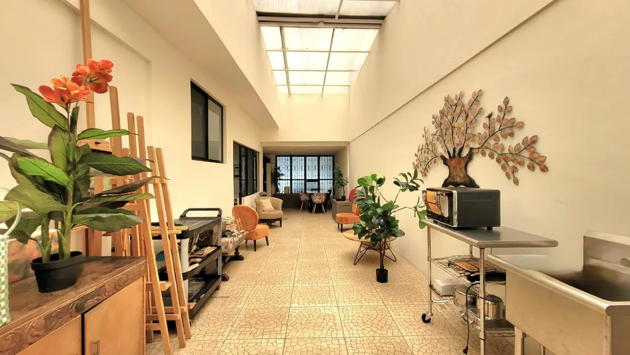 Investment property in Barrio Escalante with offices, apartment, and house.