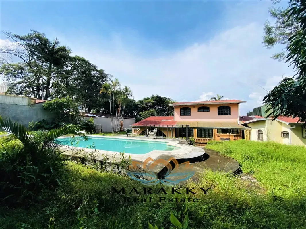 Casa y Lote con Uso de Suelo para Centro Comercial, Parqueo - San Rafael de Escazú