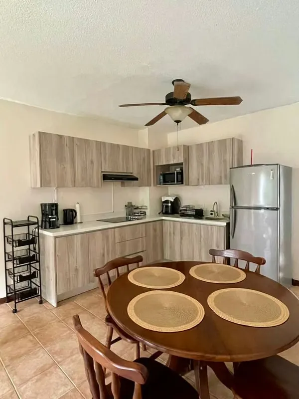 Apartment in Residencial Chorotega, featuring 2 bedrooms and 2 bathrooms, is equipped with air conditioning, a full kitchen, and excellent garden views. ...