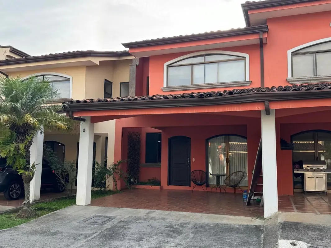 Para Inversionistas Venta de casa de 2 habitaciones en Lindora, Santa Ana.