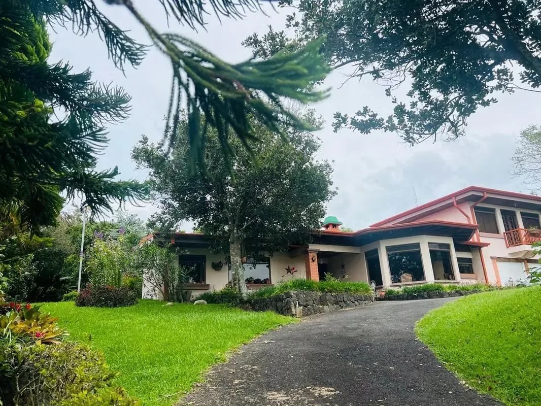 House for Sale in San Rafael de Heredia (Nature and Panoramic Views)