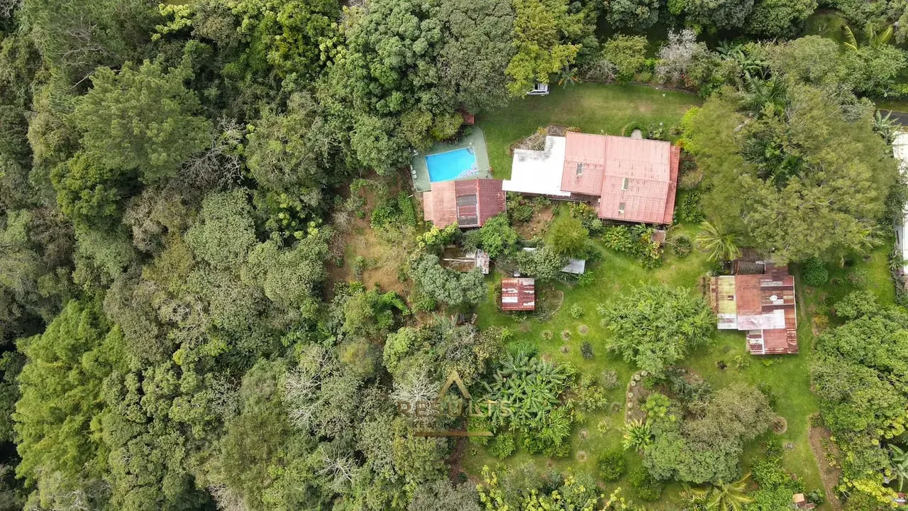 Unique Multi-Home property with pool Minutes From Central Poás