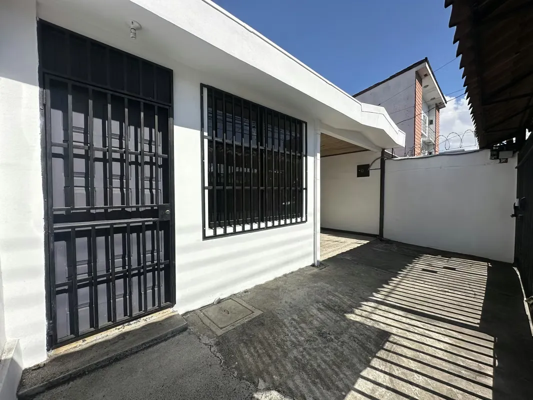 Propiedad Comercial sobre Calle con Tránsito – Tibás Centro | Uso de suelo comercial KFM