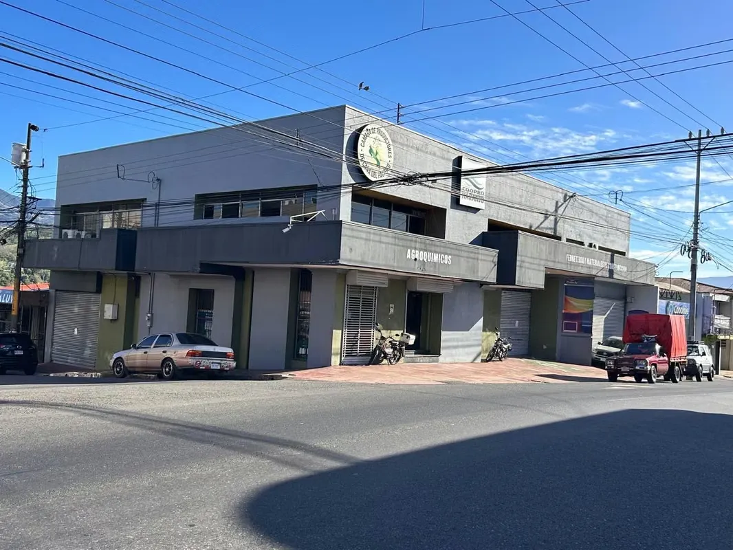 EDIFICIO PARA OFICINAS Y COMERCIO