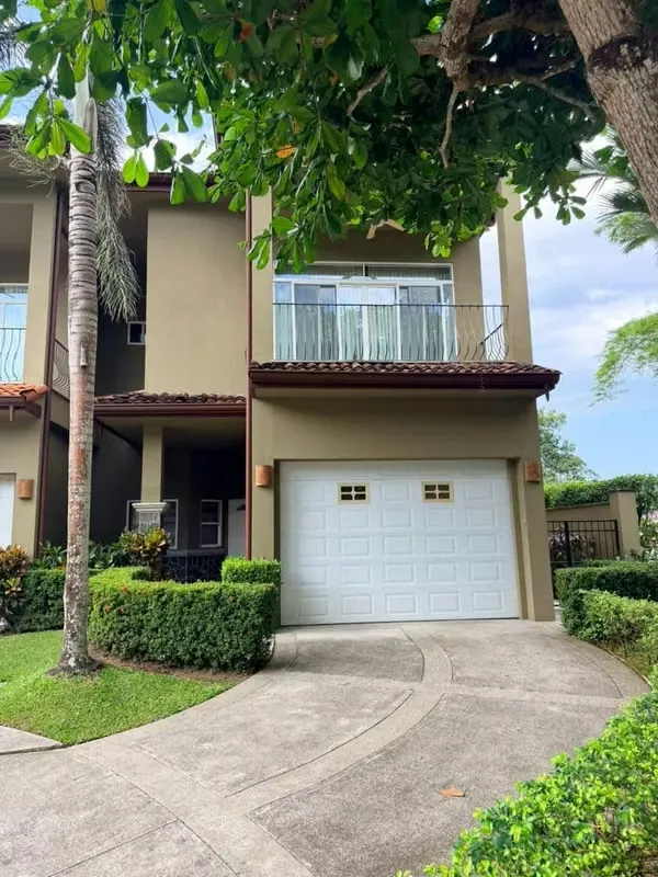 Casa amueblada en Condominio Las Lomas Herradura, Pacífico Central