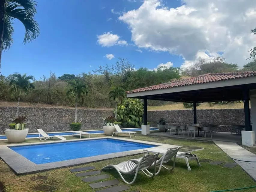 Venta de hermoso apartamento ubicado en Santa Ana Rio Oro.