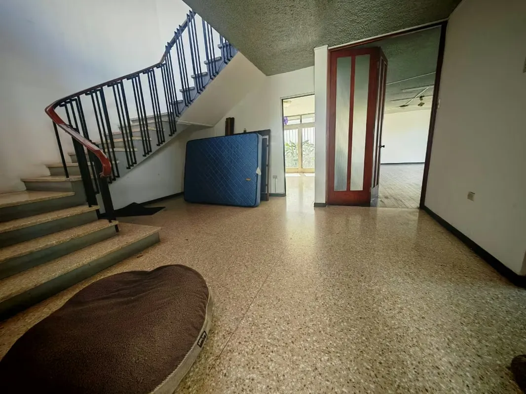 Commercial property for sale on Paseo Colon.