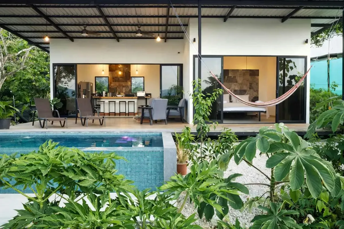 Propiedad con Piscina Privada y Vista al Valle – A 6 Minutos de Playa Hermosa | $425,000
