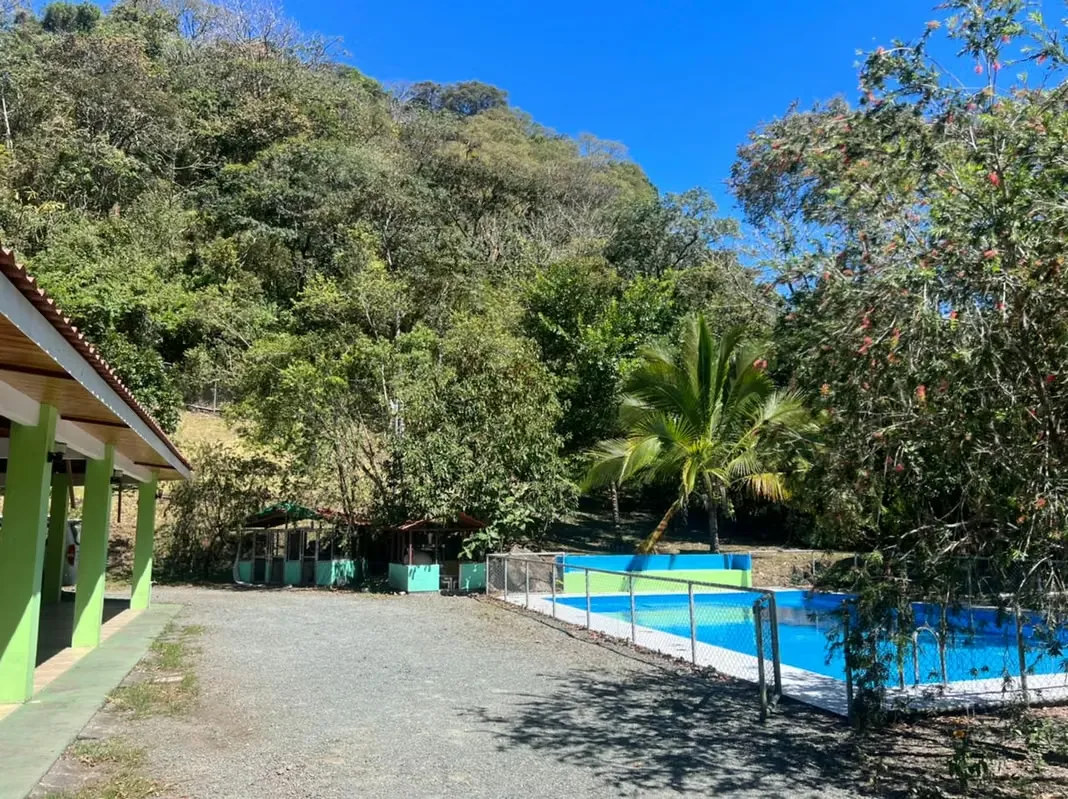 Casa en finca para renta o venta. en Palmichal de Acosta. MM