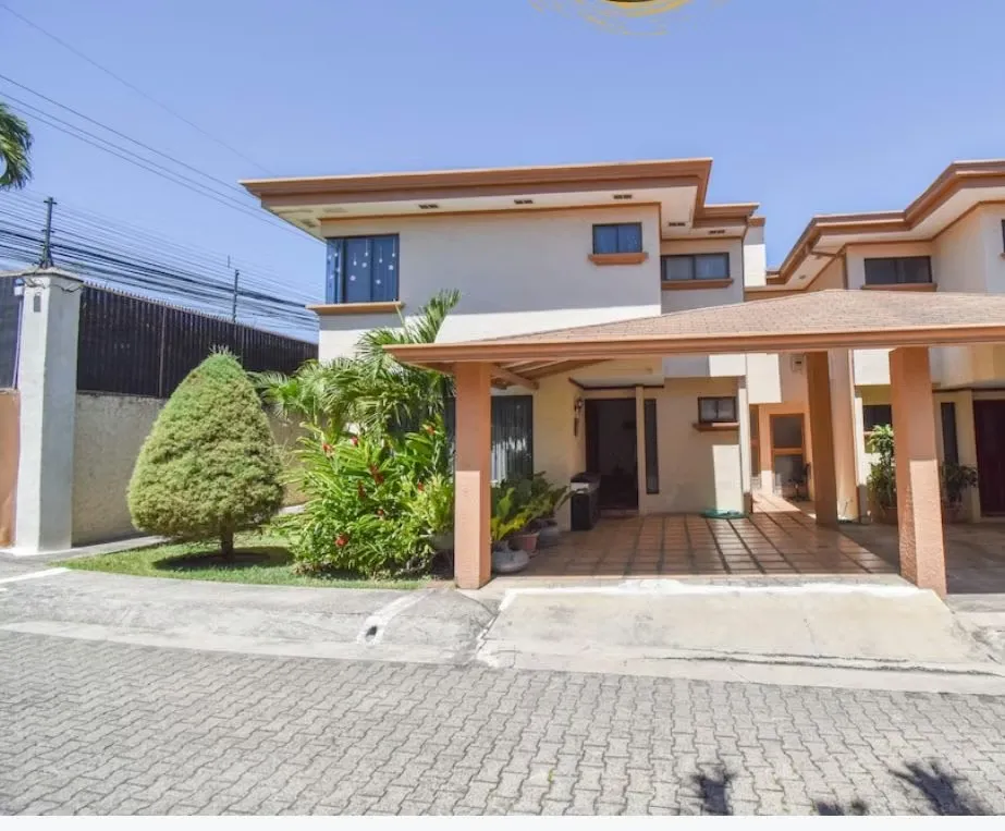 HOUSE FOR SALE IN A GATED COMMUNITY IN GUACHIPELÍN, ESCAZÚ