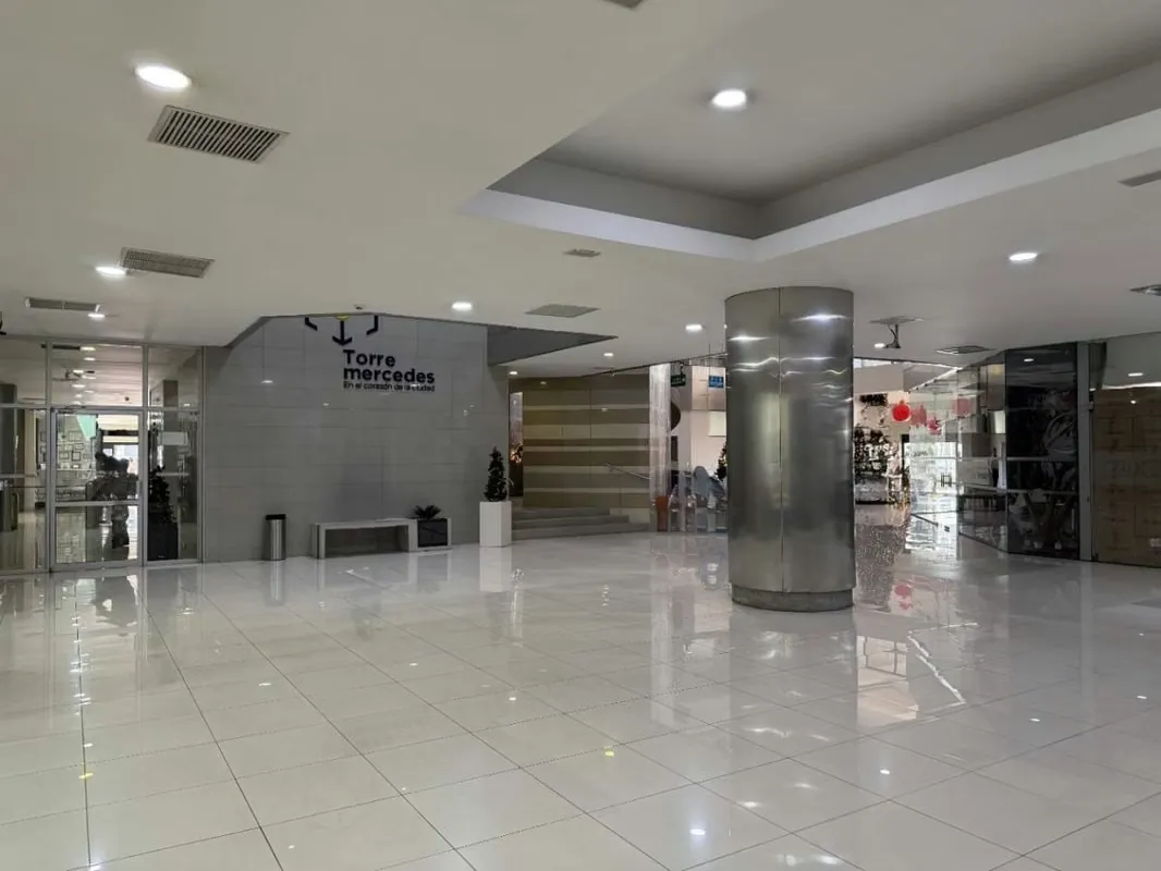 Alquiler de local comercial en primer piso – Torre Mercedes, Paseo Colón
