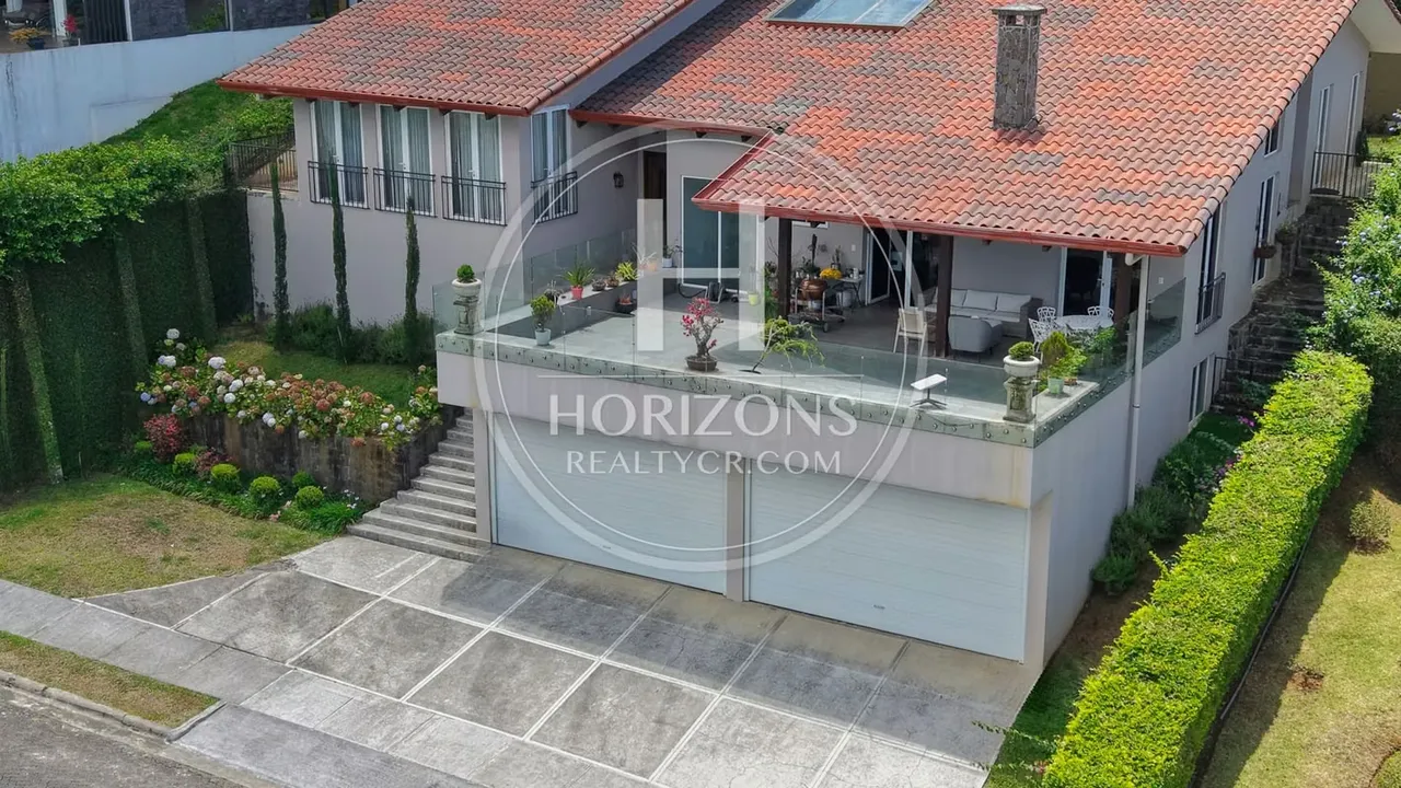 Casa Contemporánea en Venta en Colinas de Montealegre con Vistas Panorámicas nja1346