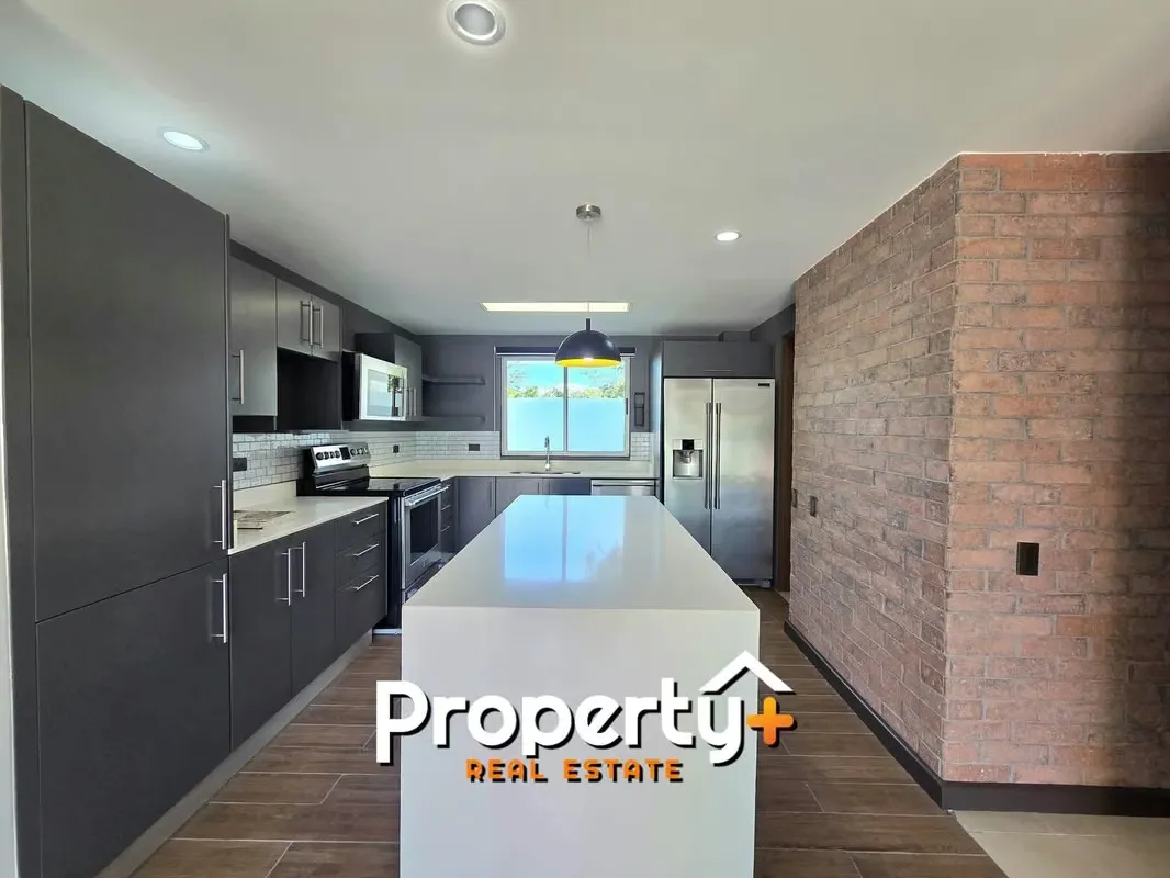 *Cerca Multiplaza Escazú / 150 m2 Habitables / Recién Remodelado