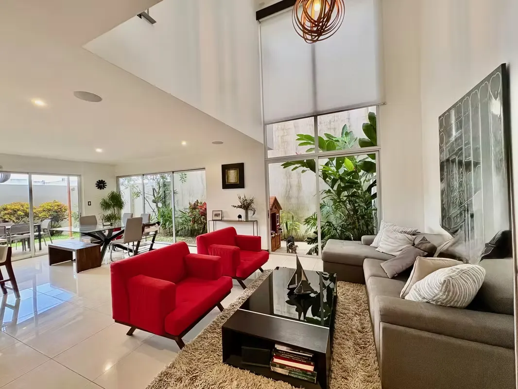 Two-story contemporary-style house for sale in a gated community in Río Oro de Santa Ana.
