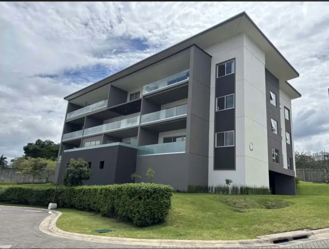 ALQUILO ESCAZU GUACHIPELIN APARTAMENTO TOTALMENTE NUEVO EN CONDOMINIO DE LUJO