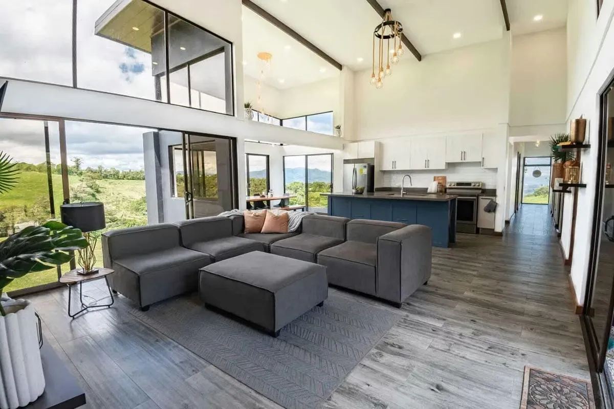 House for sale in beautiful, 10,000 m² property in Coronado, Cascajal
