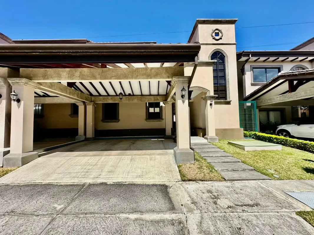 Casa en venta en condominio – Guachipelín Norte, Escazú