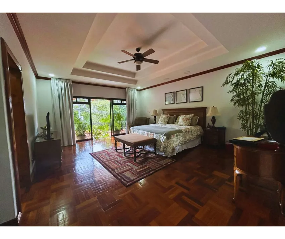 Casa en Venta en el Centro de Escazú